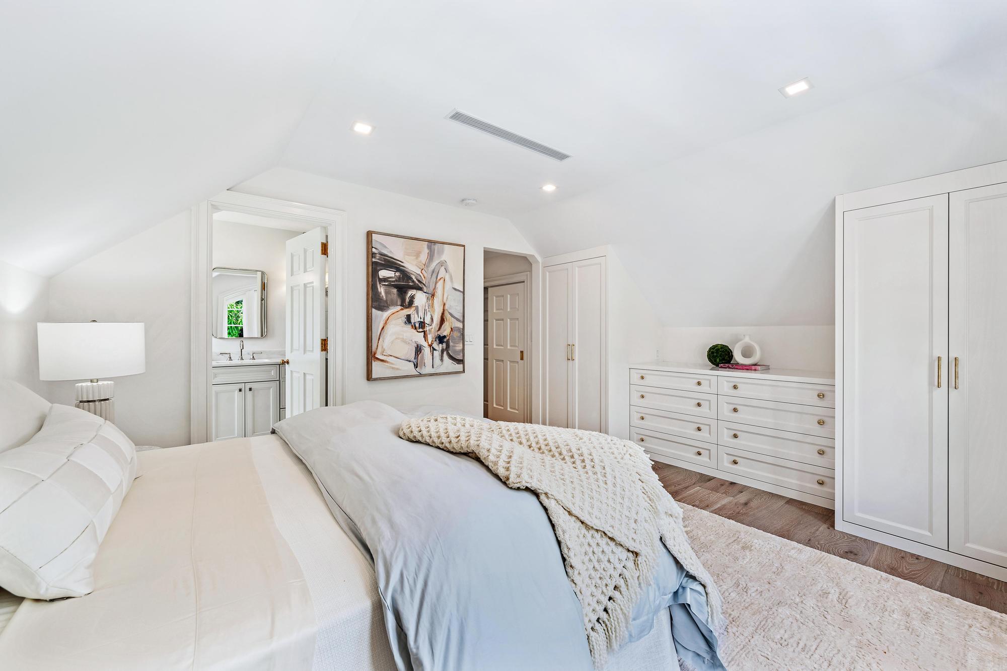 JAMAICA LANE IN - Residential