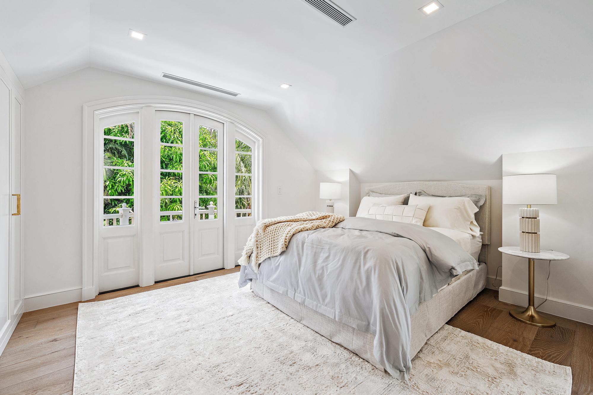 JAMAICA LANE IN - Residential