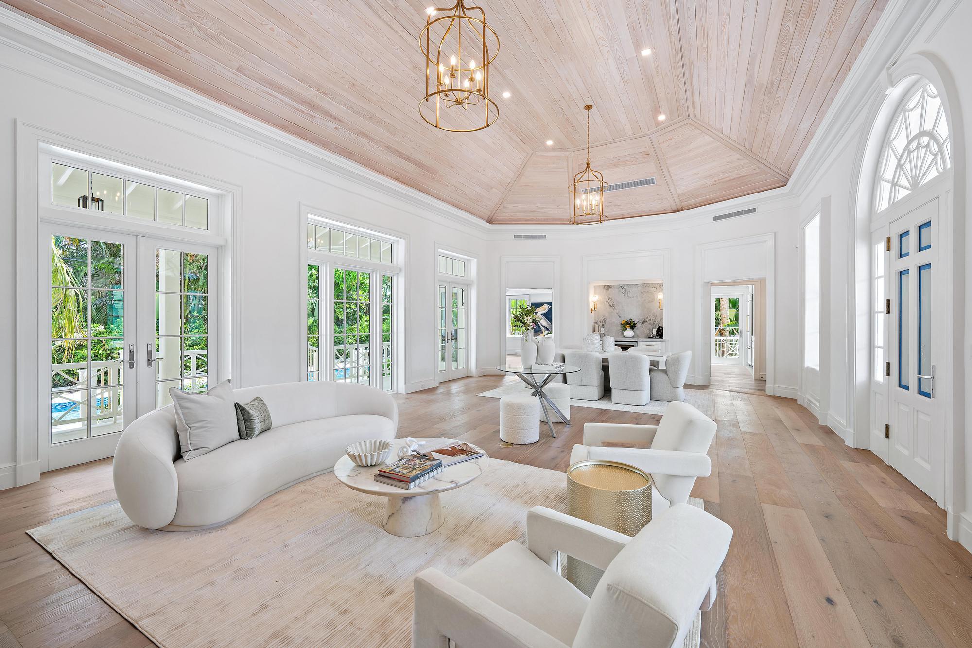 JAMAICA LANE IN - Residential