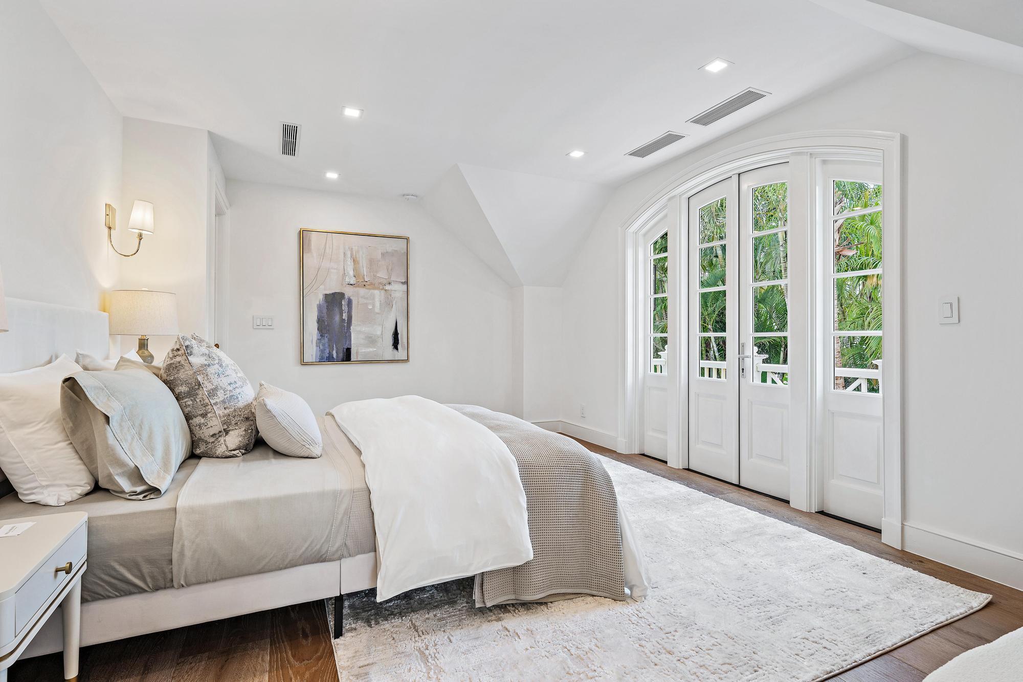 JAMAICA LANE IN - Residential