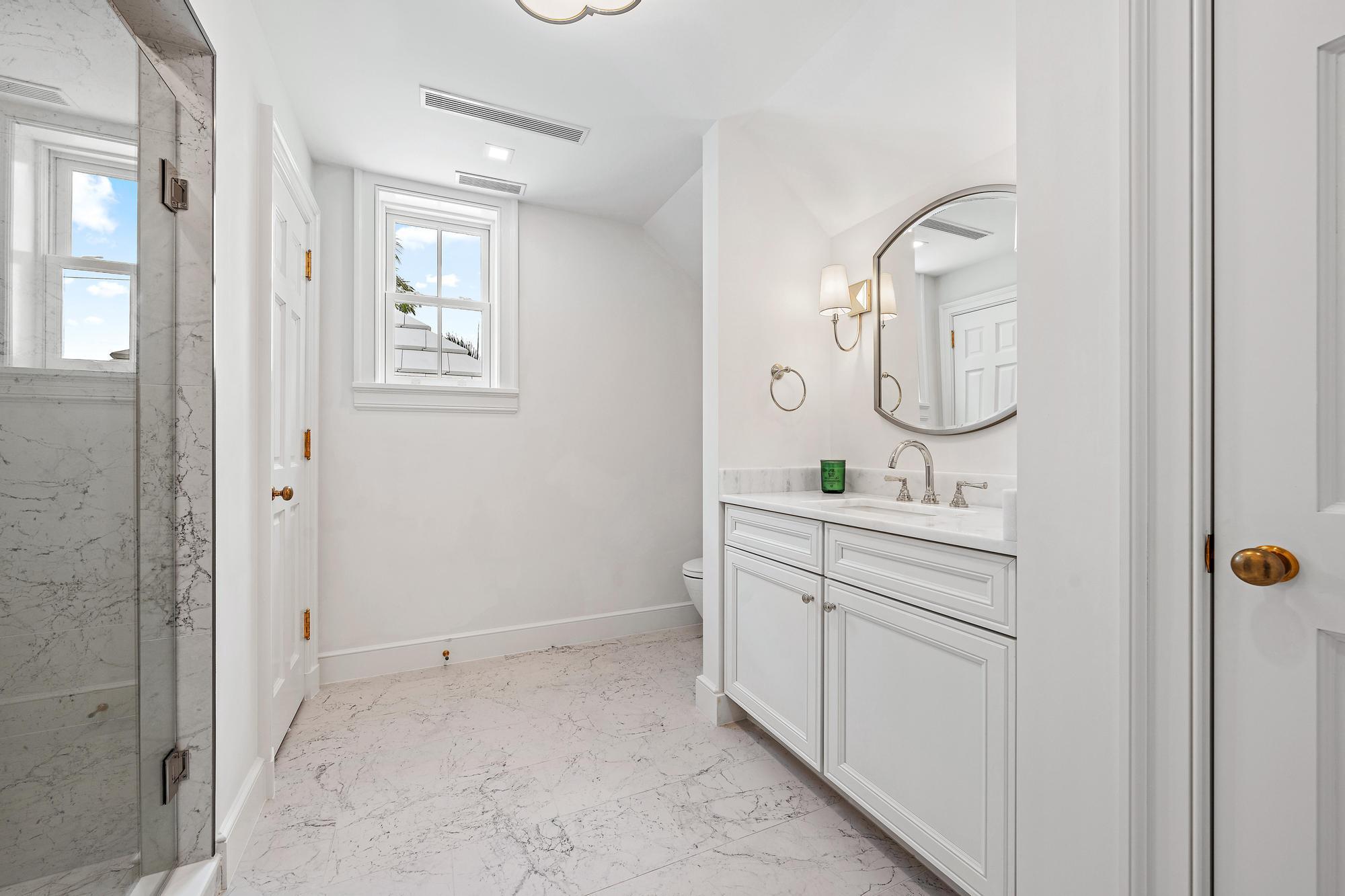 JAMAICA LANE IN - Residential