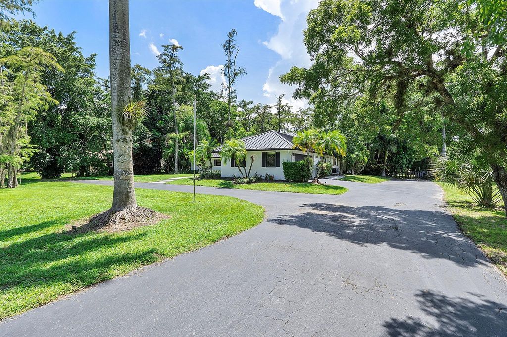 Photo of 6027 NW 77th Terrace, Parkland, FL 33067 (MLS # F10451487)