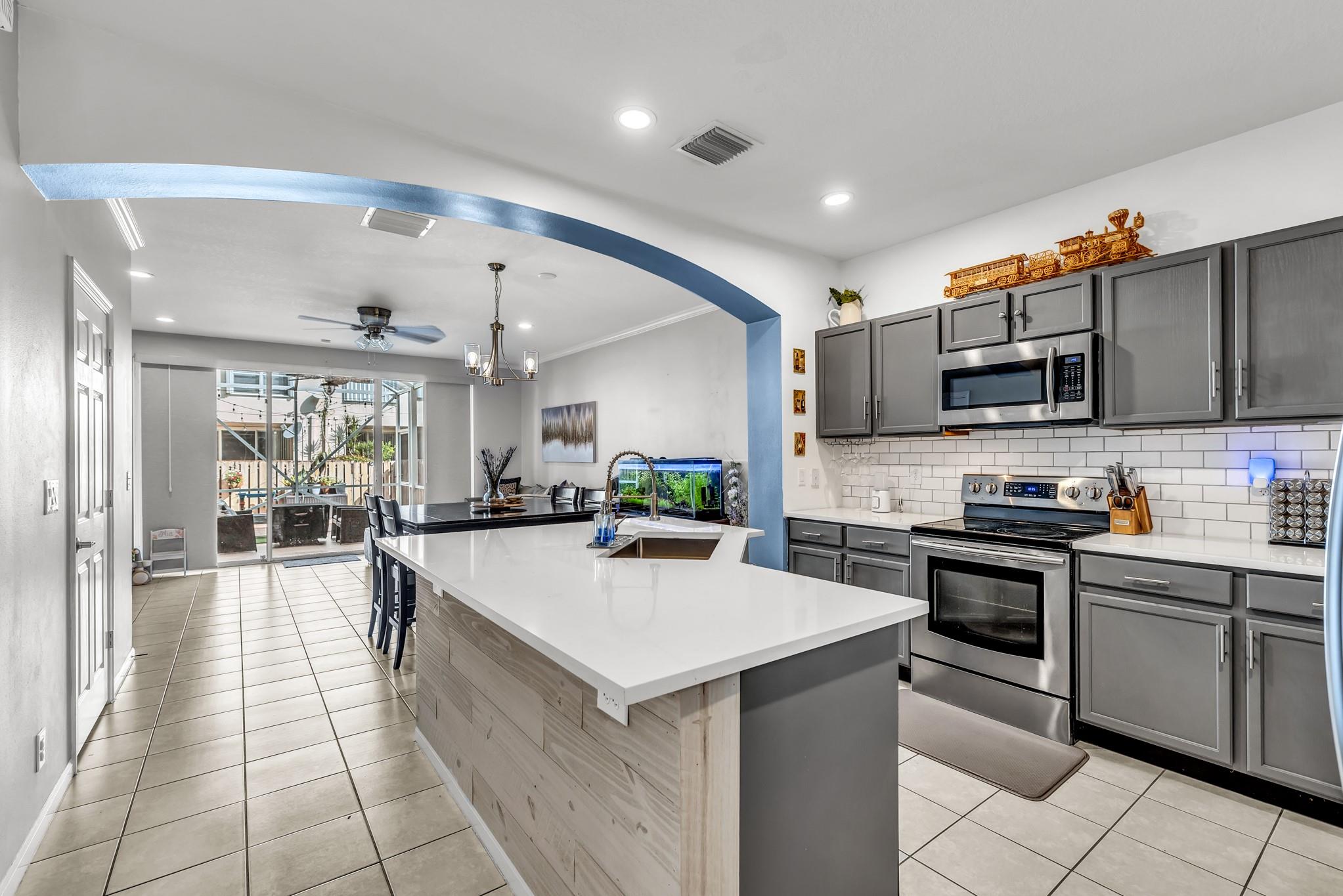 9723 Lago Dr 9723
