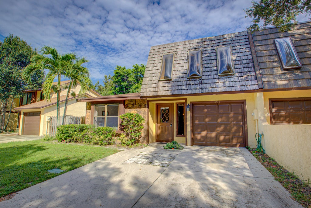 Photo of 1092 Raintree Court, Palm Beach Gardens, FL 33410 (MLS # B26086410)