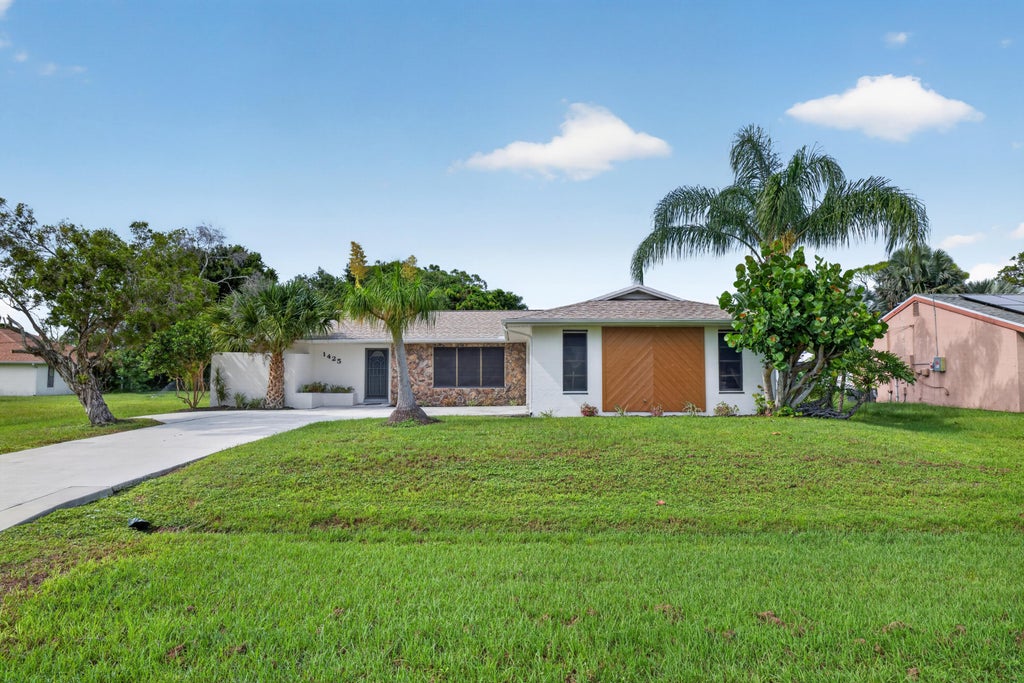 Photo of 1425 SE Minorca Avenue, Port Saint Lucie, FL 34952 (MLS # B26074899)