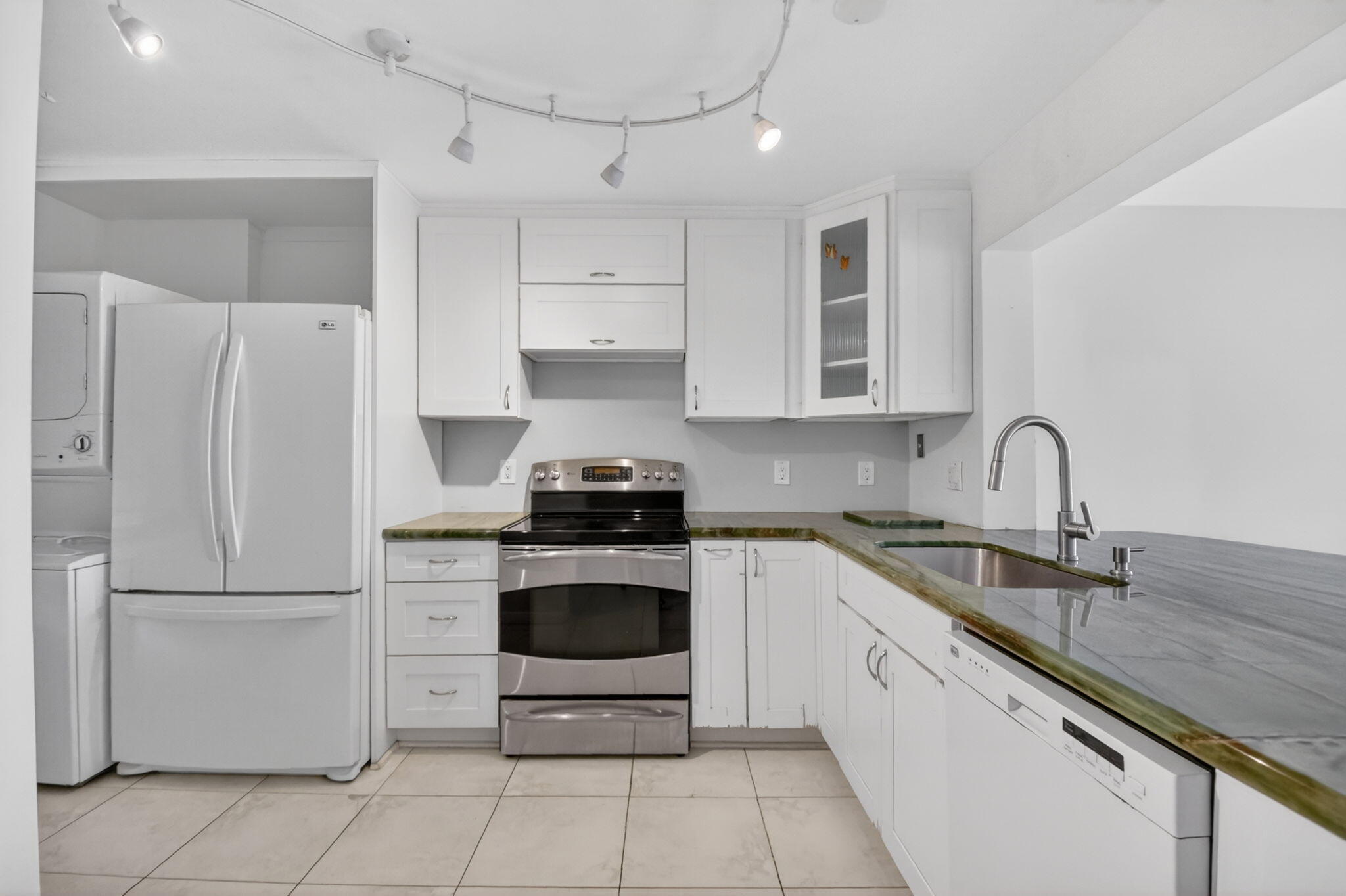 HORIZON WEST CONDO - Residential