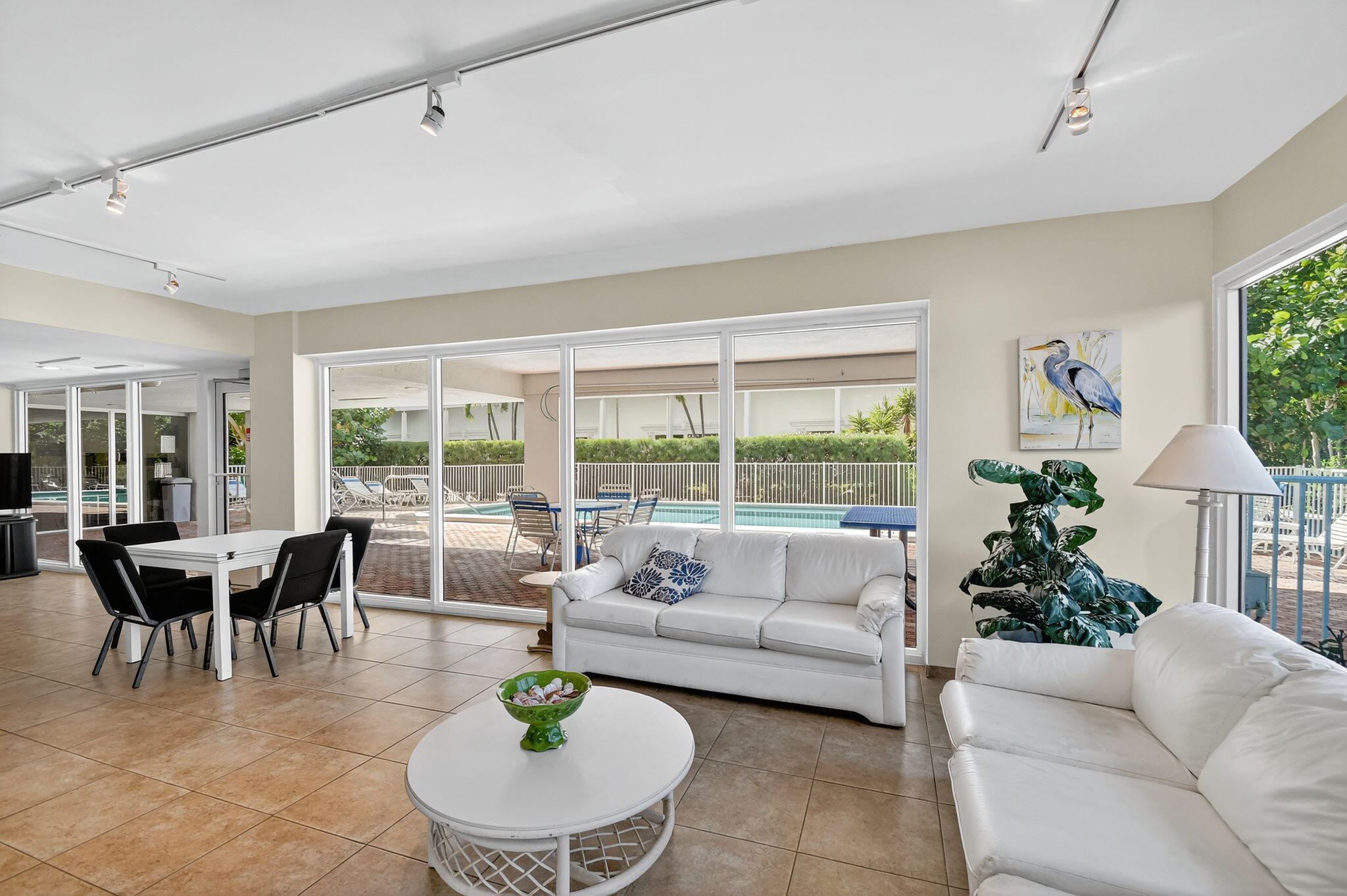 HORIZON WEST CONDO - Residential