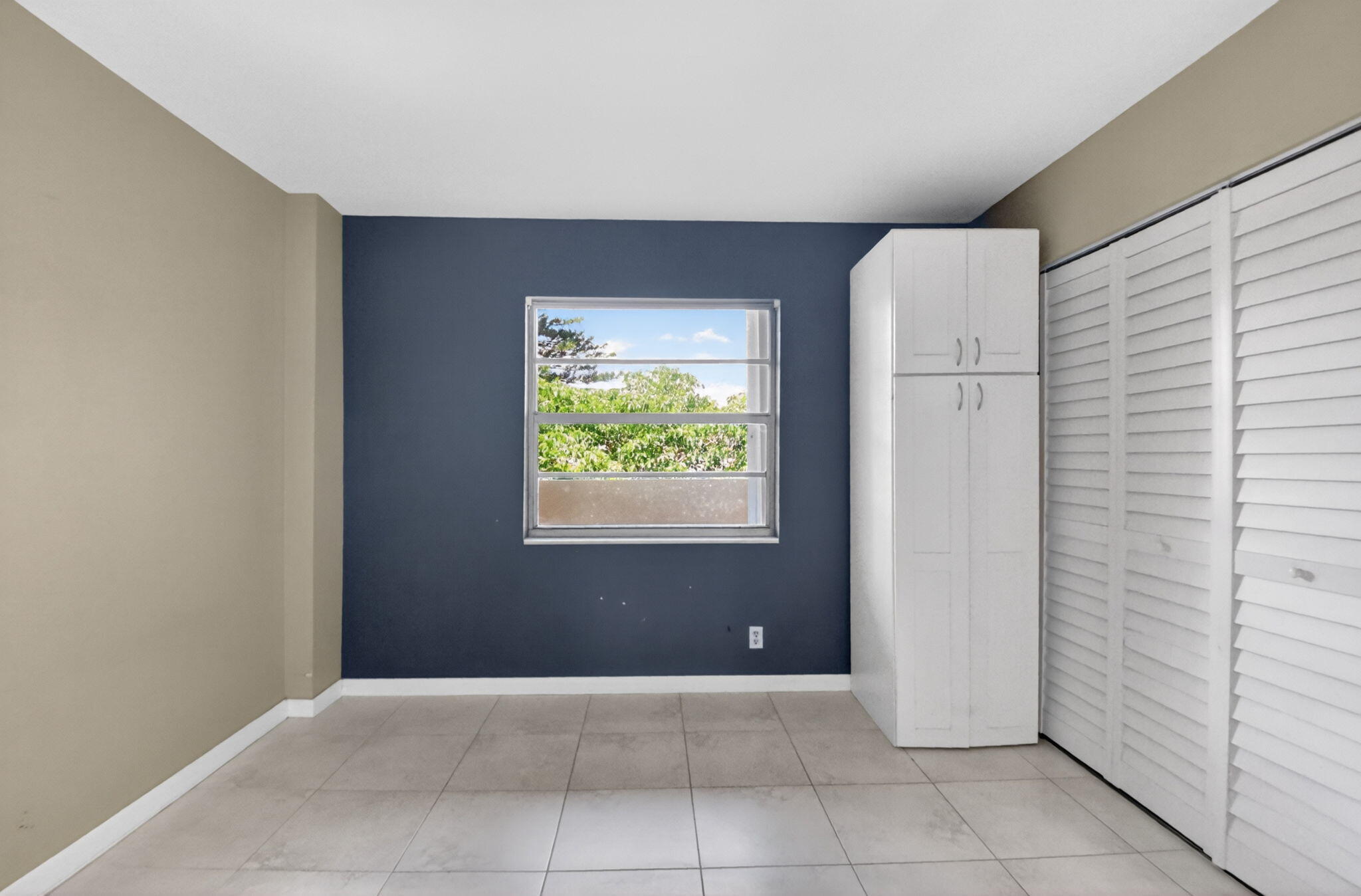 HORIZON WEST CONDO - Residential