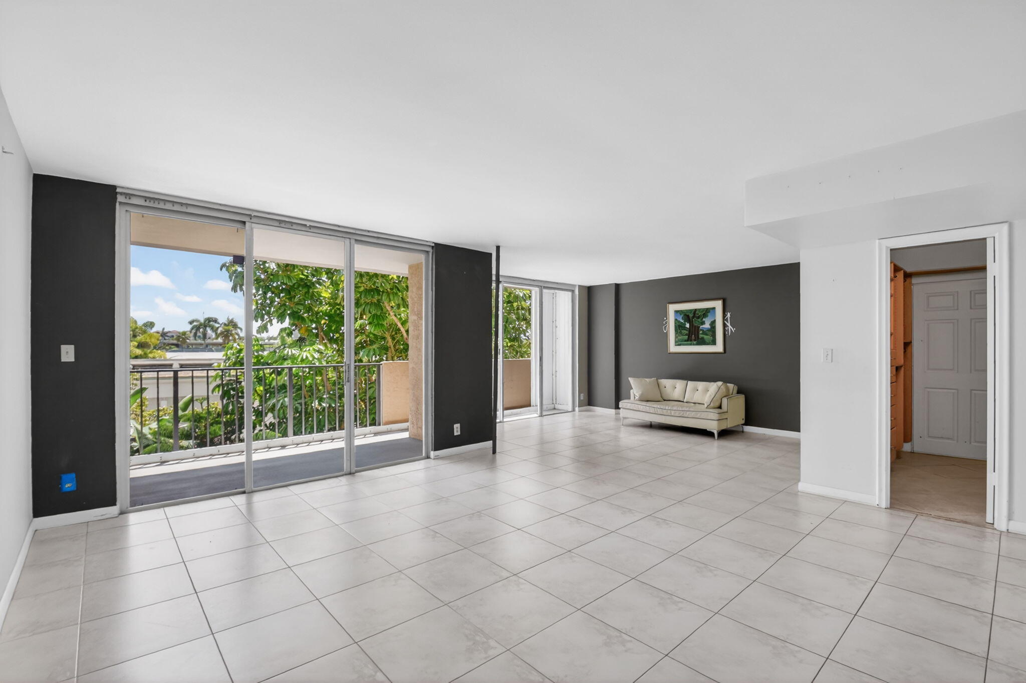 HORIZON WEST CONDO - Residential