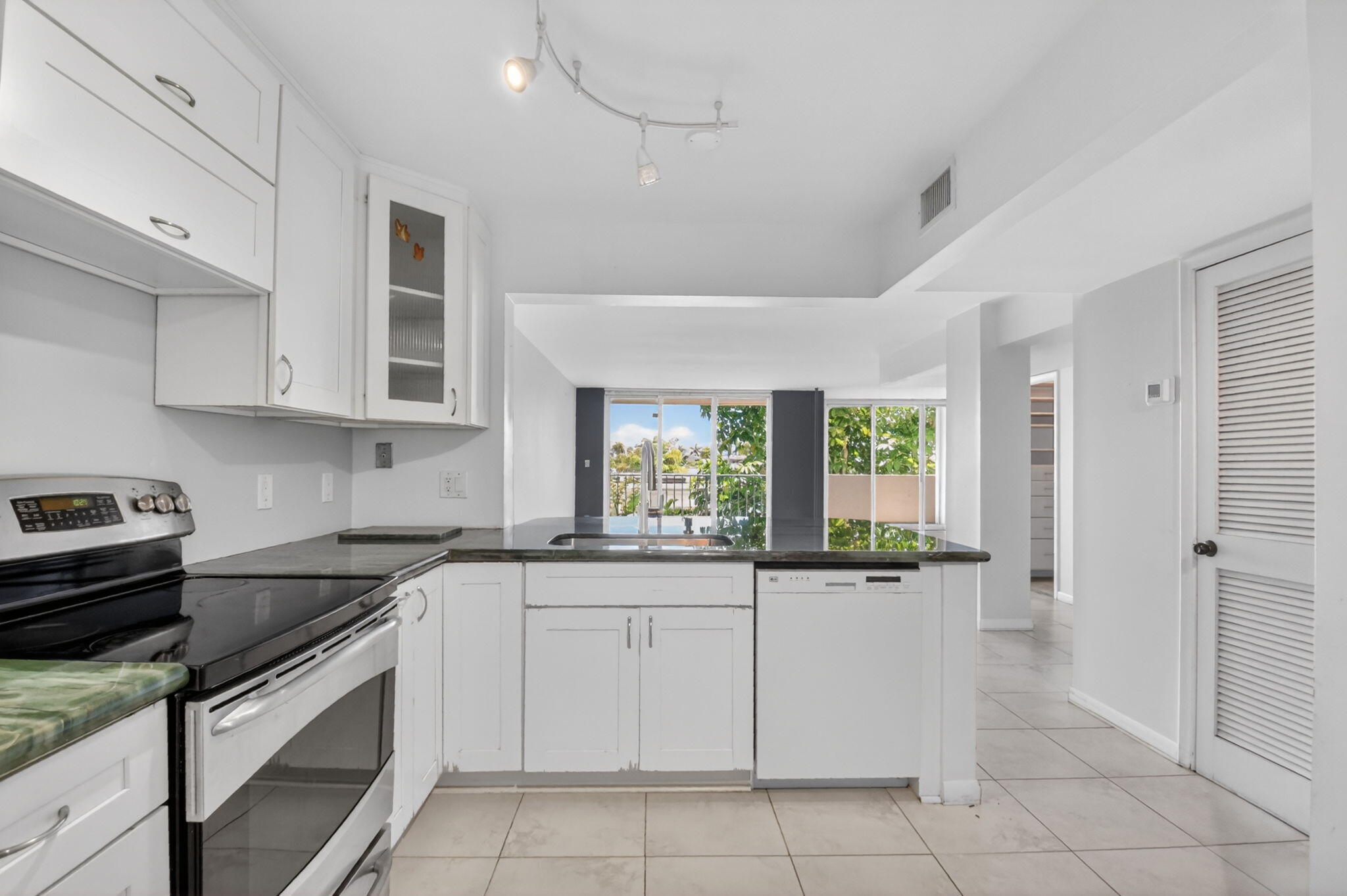 HORIZON WEST CONDO - Residential