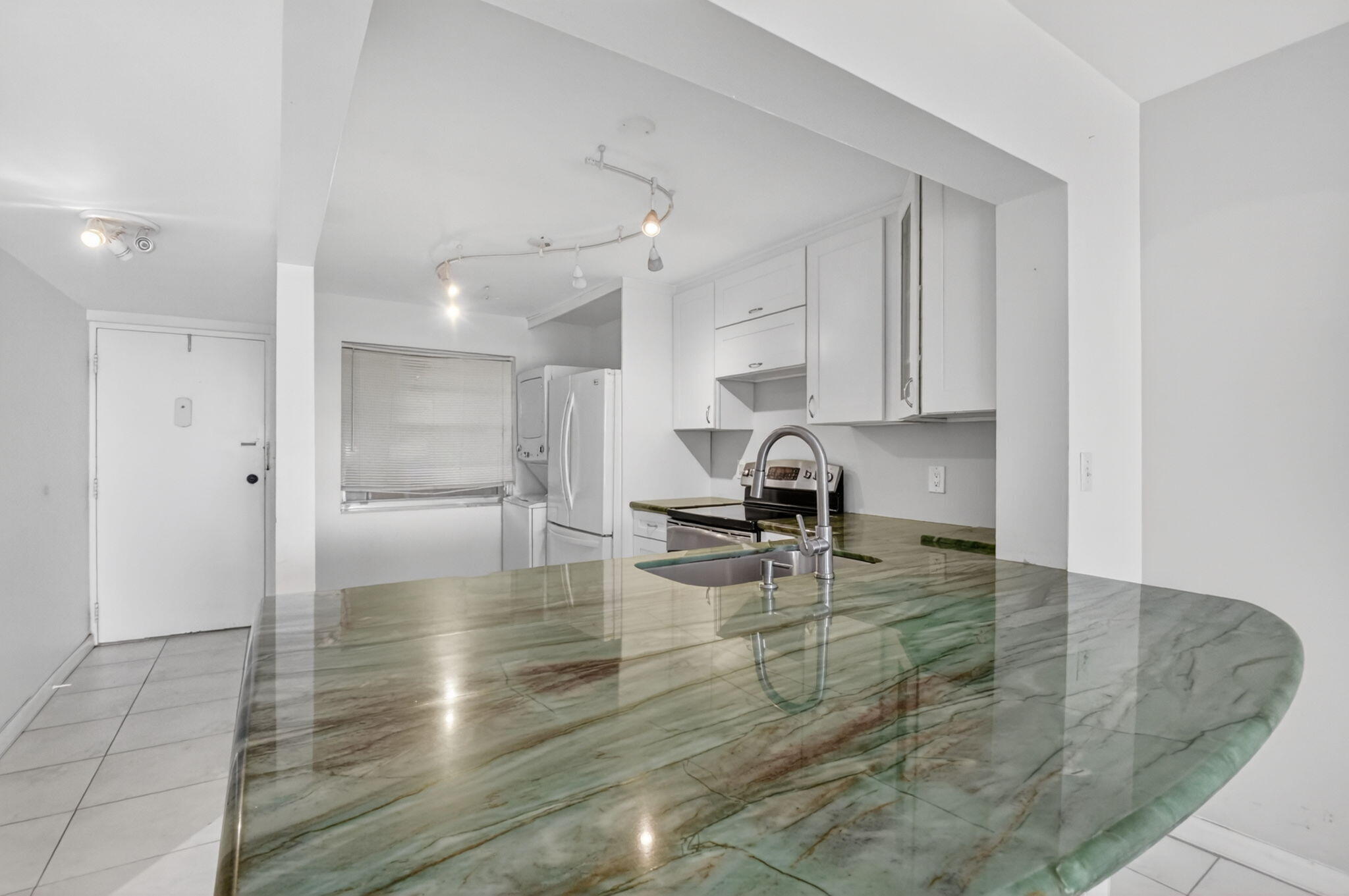 HORIZON WEST CONDO - Residential