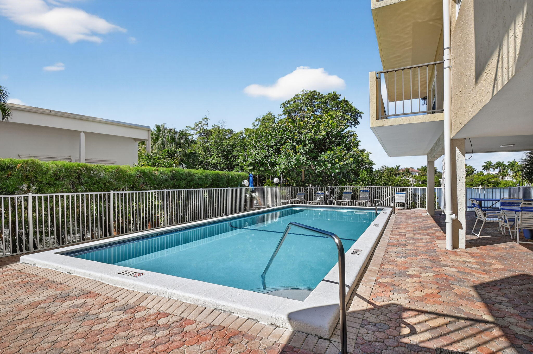 HORIZON WEST CONDO - Residential