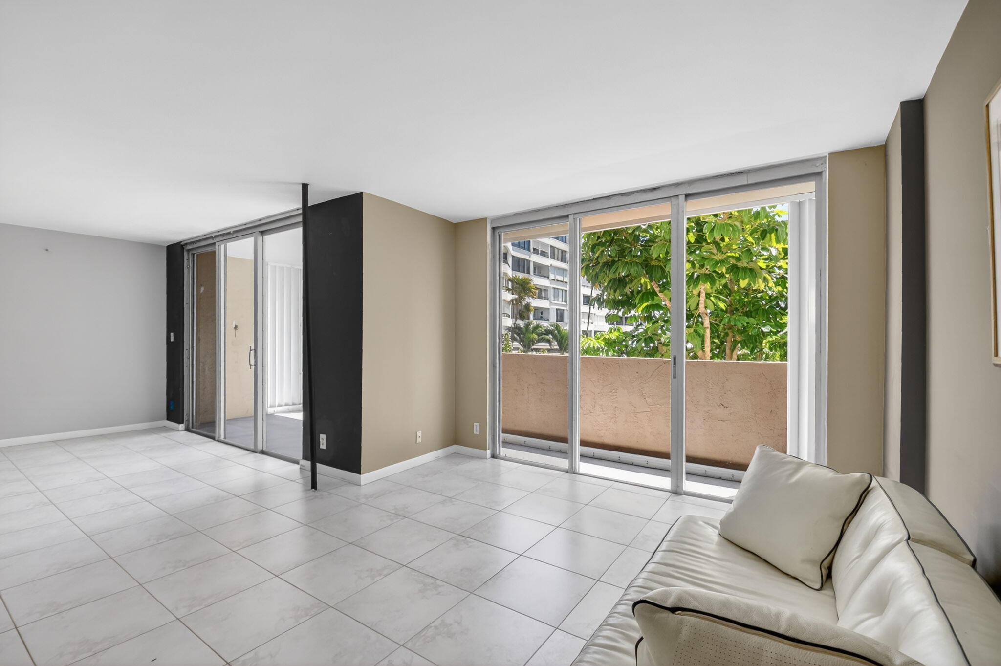 HORIZON WEST CONDO - Residential