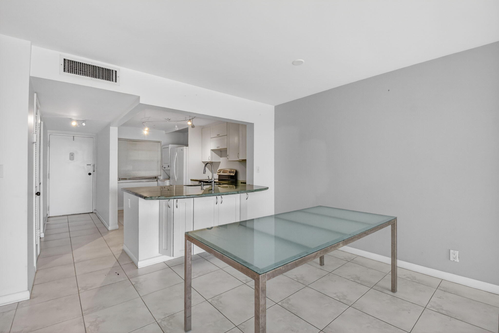 HORIZON WEST CONDO - Residential