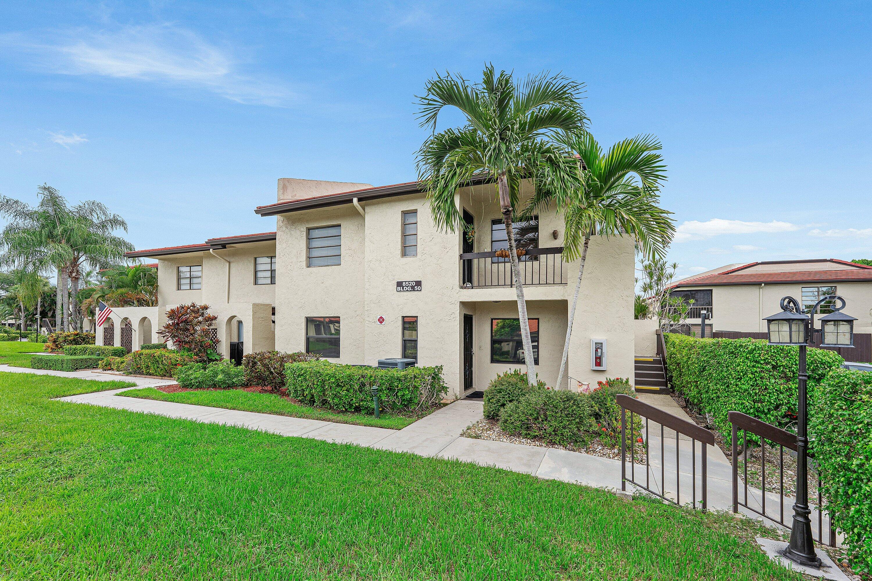 8520 CASA DEL LAGO E