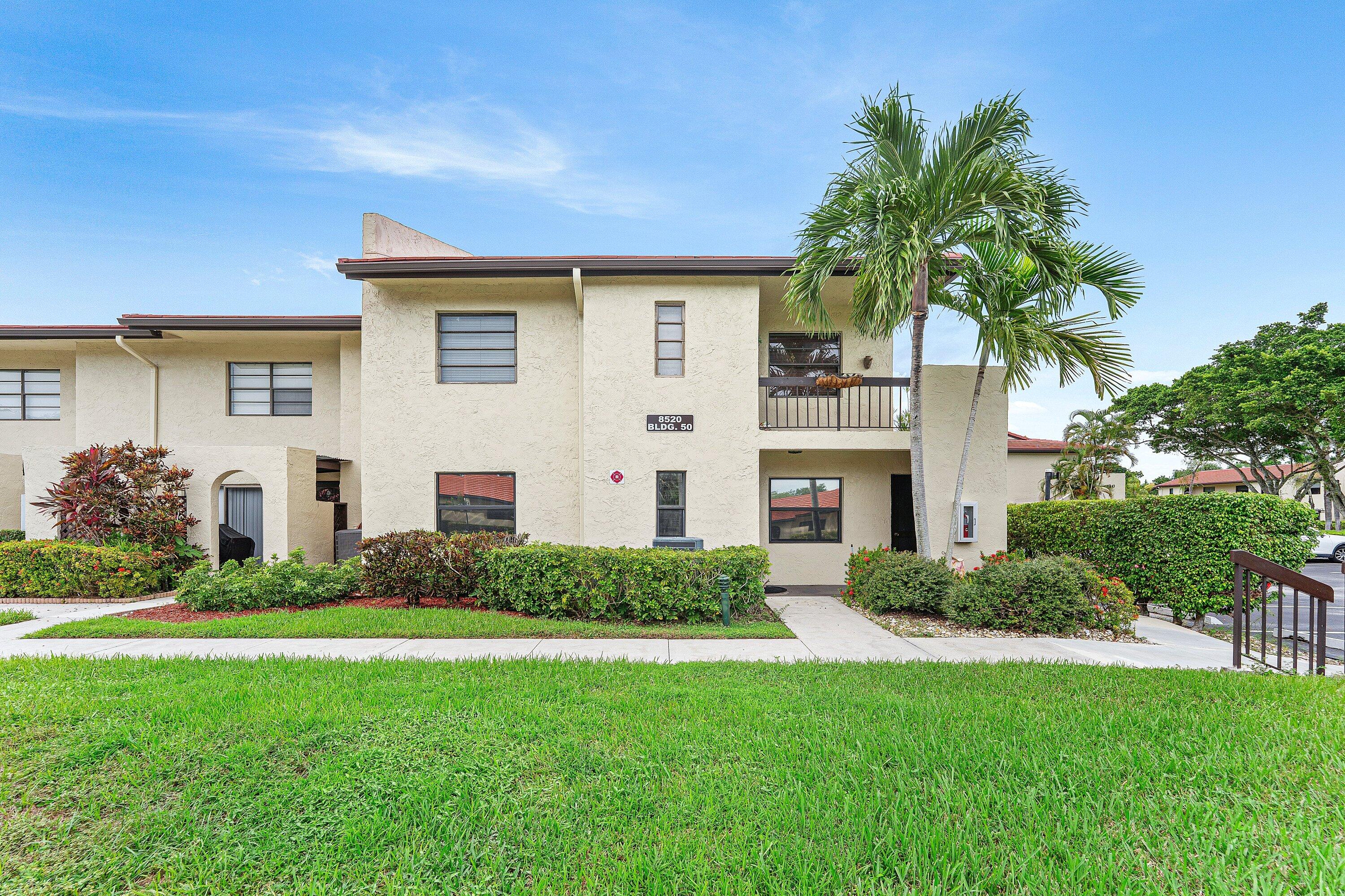 8520 CASA DEL LAGO E