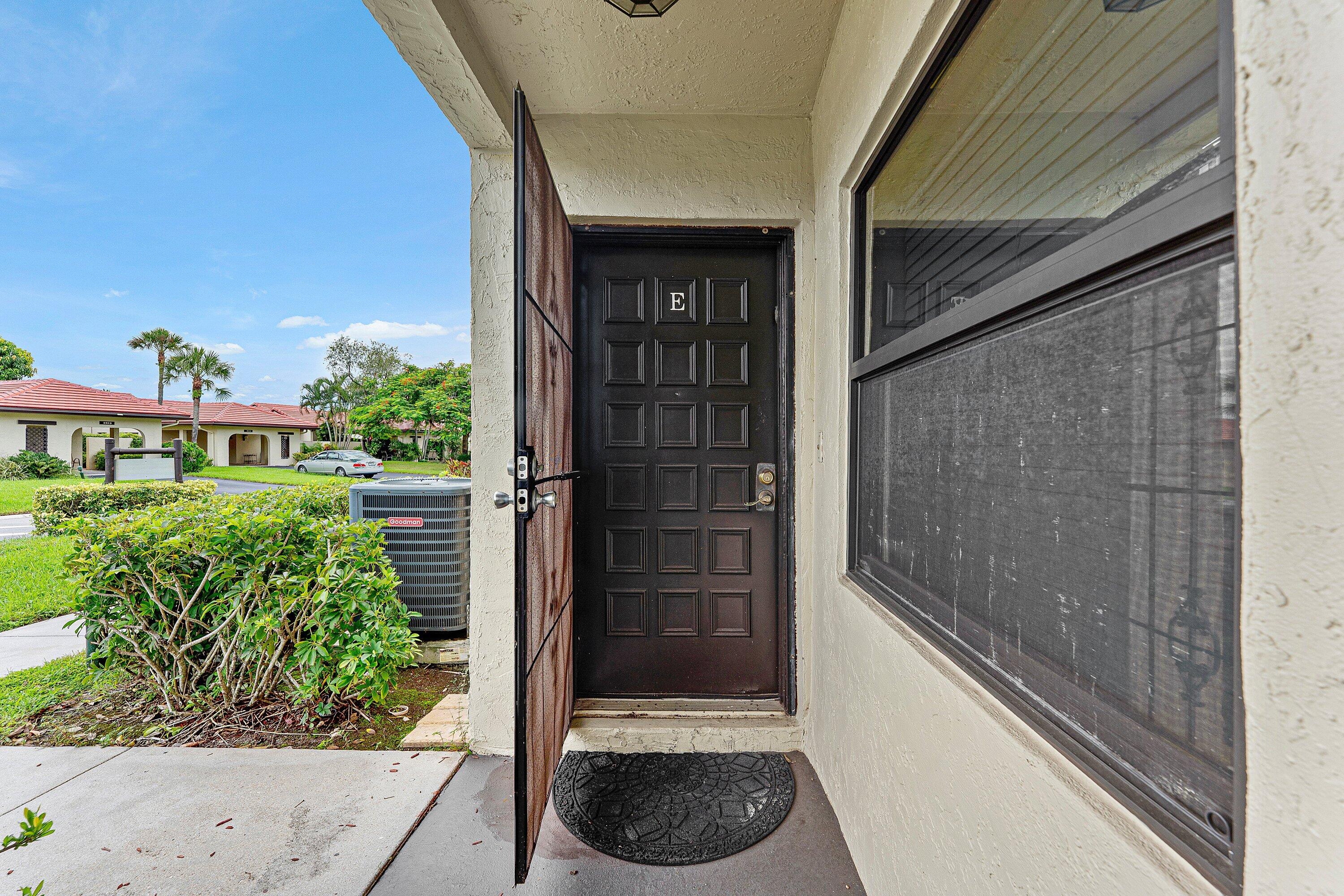 8520 CASA DEL LAGO E