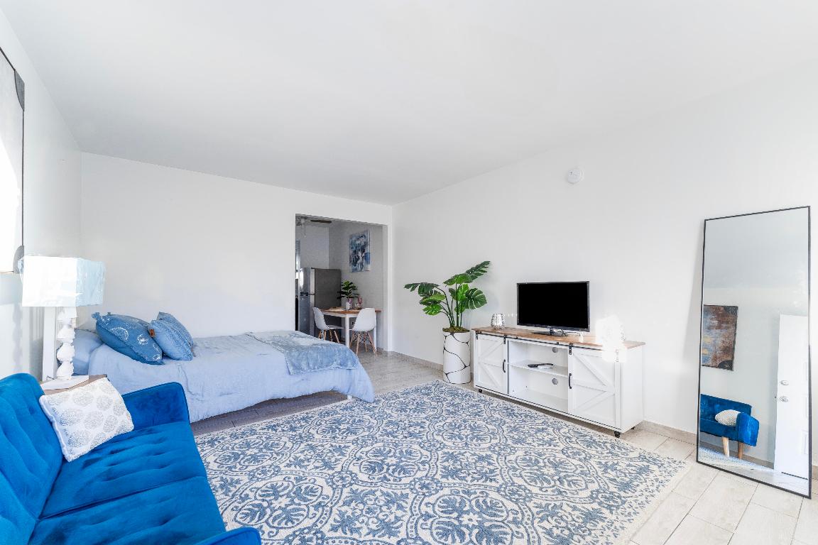 1600 PENNSYLVANIA AVE CON - Residential Income