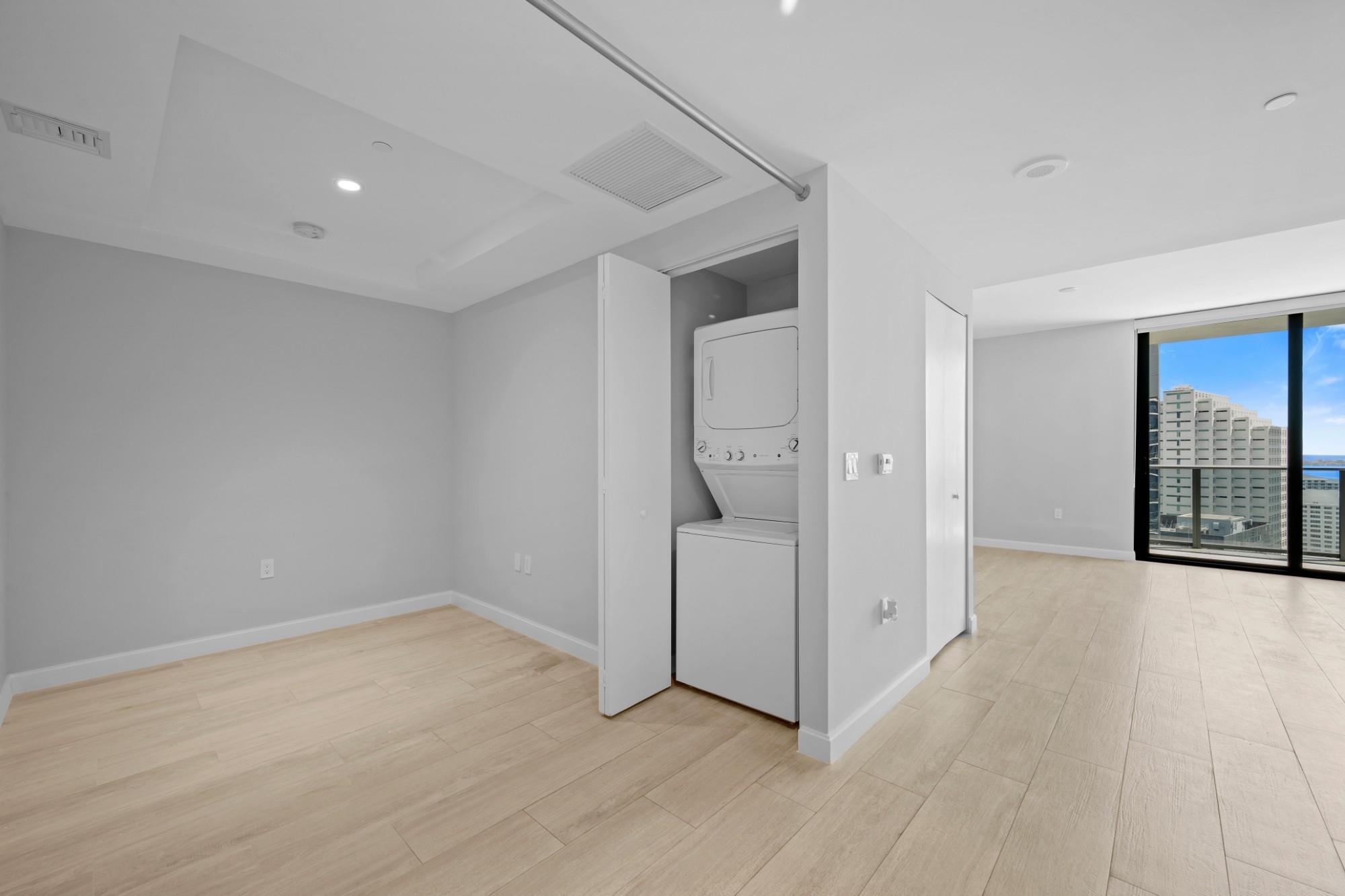 BRICKELL HEIGHTS EAST CON - Residential Lease