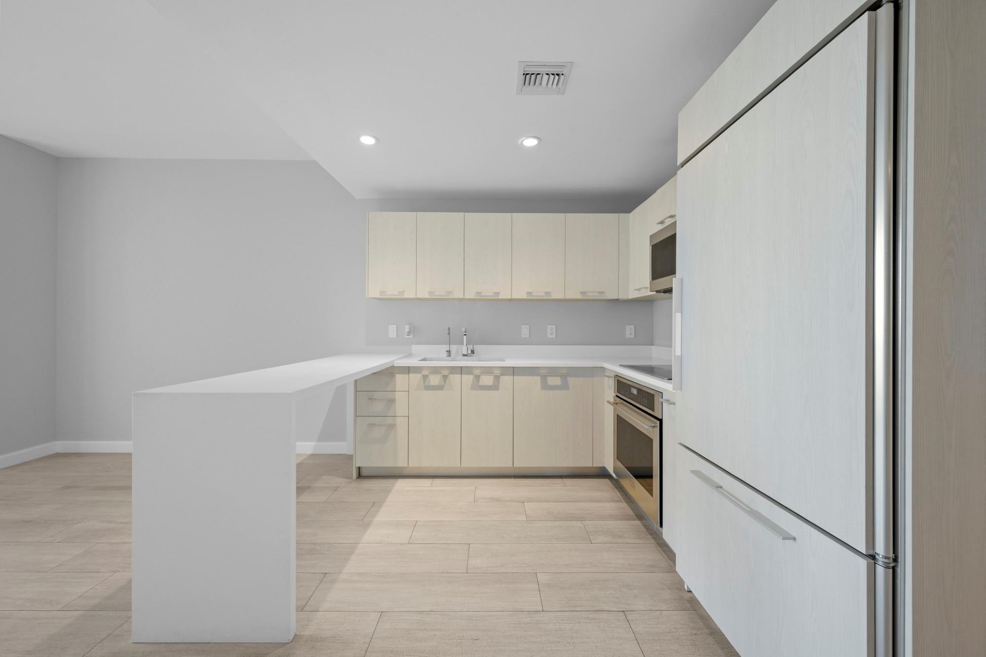 BRICKELL HEIGHTS EAST CON - Residential Lease