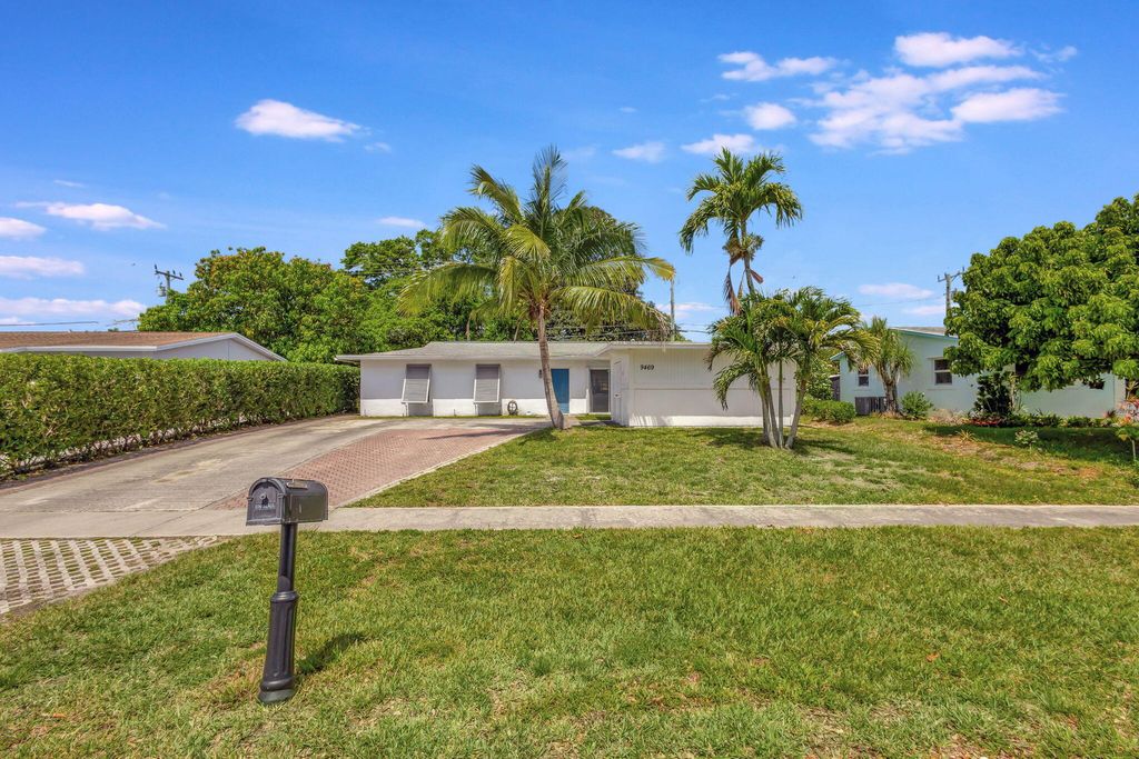 Photo of 9469 Birdwood Street, Palm Beach Gardens, FL 33410 (MLS # R10989725)
