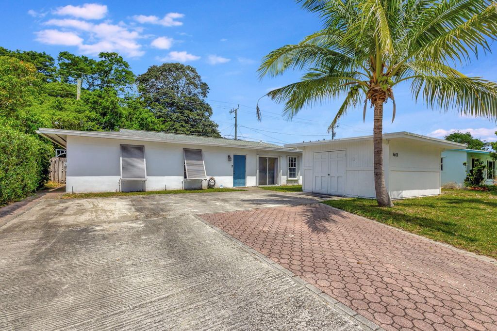 Photo of 9469 Birdwood Street, Palm Beach Gardens, FL 33410 (MLS # R10989725)
