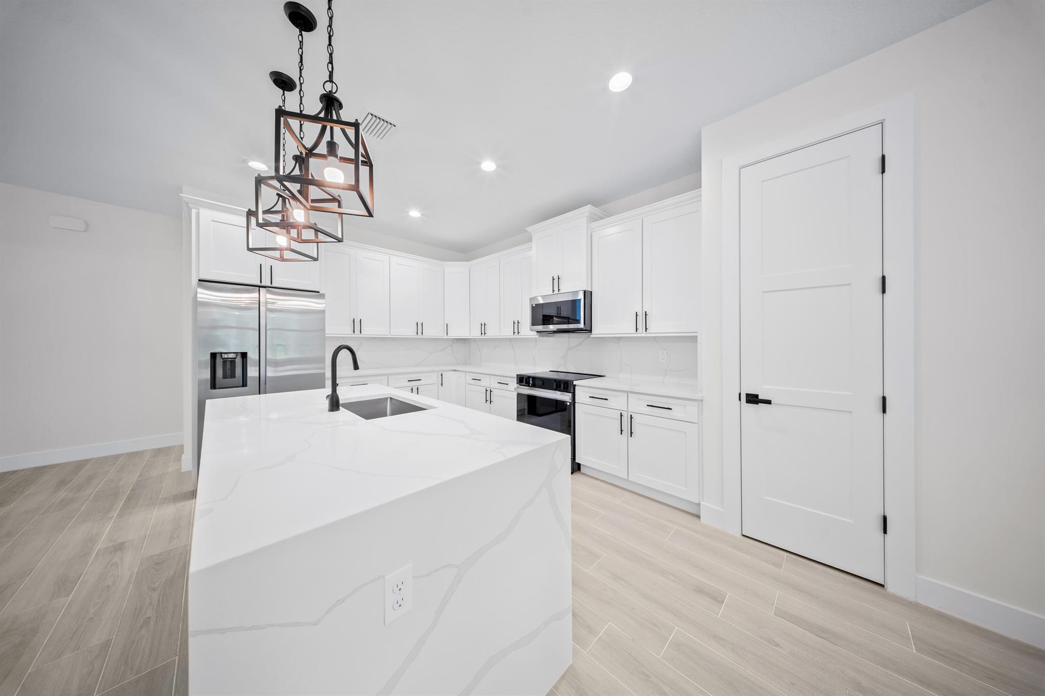 PINE HOLLOW UNITS THREE & - Residential