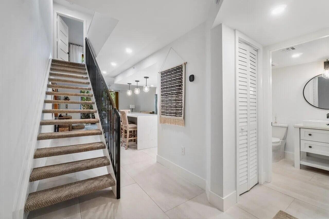 HYPOLUXOS MARINERS CAY CO - Residential