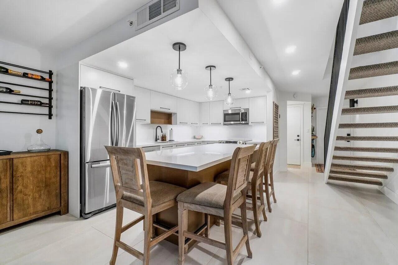 HYPOLUXOS MARINERS CAY CONDO - Residential