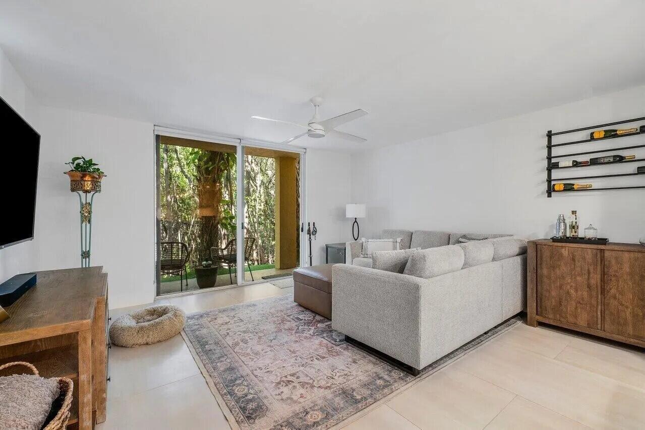 HYPOLUXOS MARINERS CAY CO - Residential