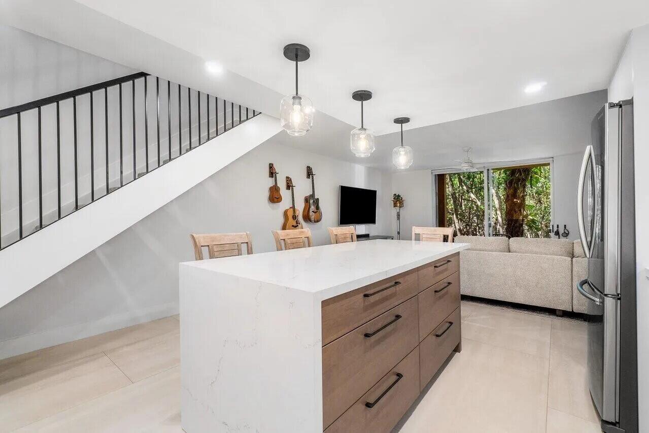 HYPOLUXOS MARINERS CAY CONDO - Residential