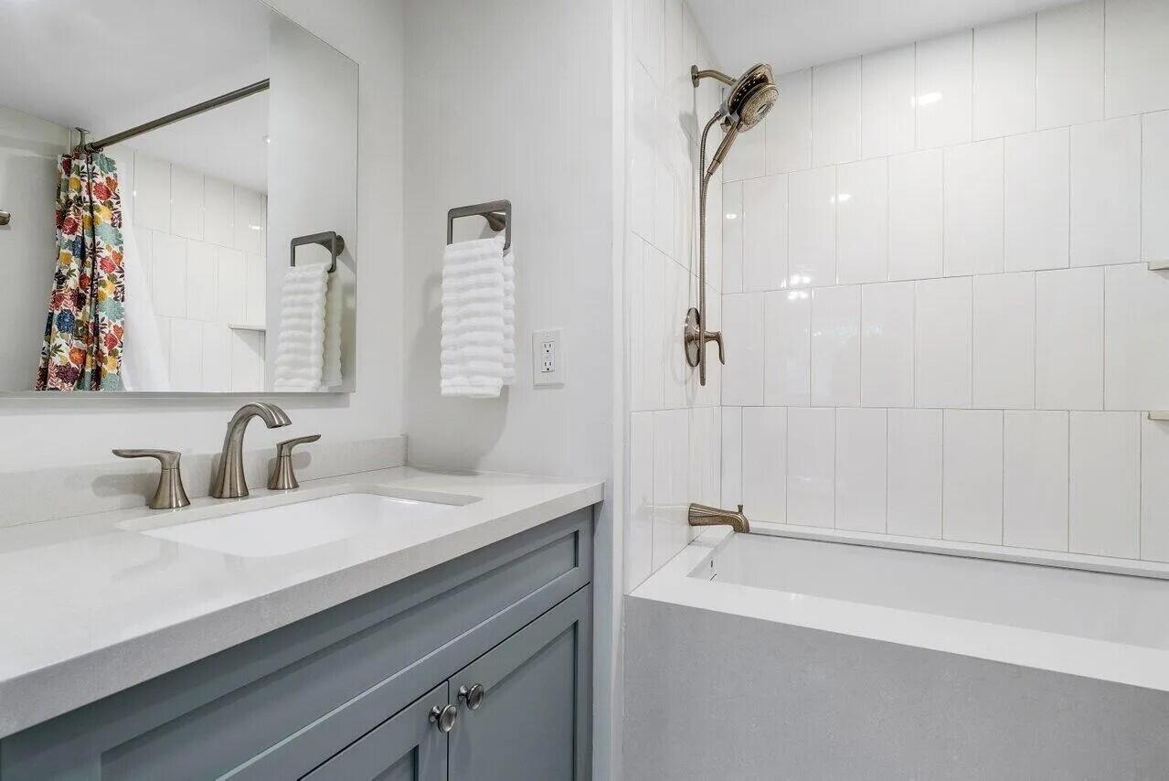 HYPOLUXOS MARINERS CAY CONDO - Residential