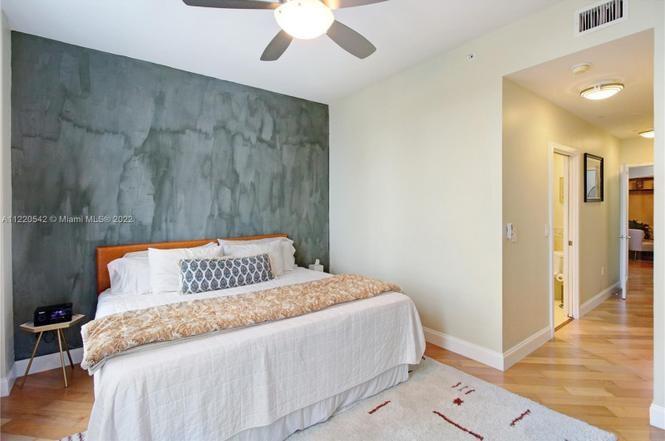 Las Olas By The River Con - Residential Lease