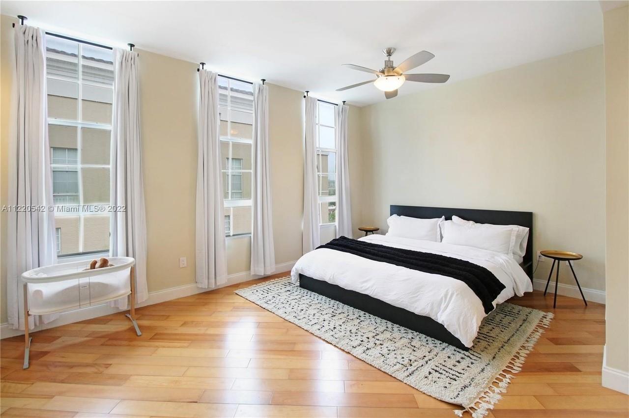 Las Olas By The River Con - Residential Lease