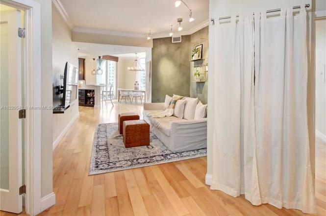 Las Olas By The River Con - Residential Lease