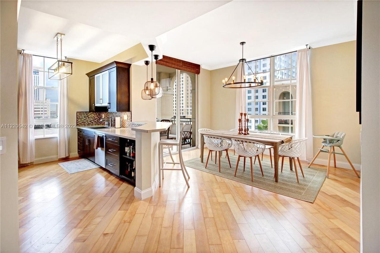 Las Olas By The River Con - Residential Lease