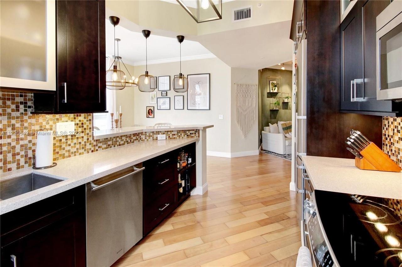 Las Olas By The River Con - Residential Lease