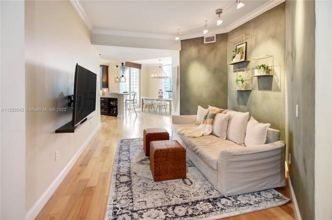 Las Olas By The River Con - Residential Lease