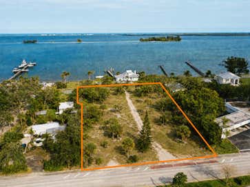 Homes with One Acre Plus in Florida's Treasure Coast 16 1026 Indian River Drive Sebastian FL 32958