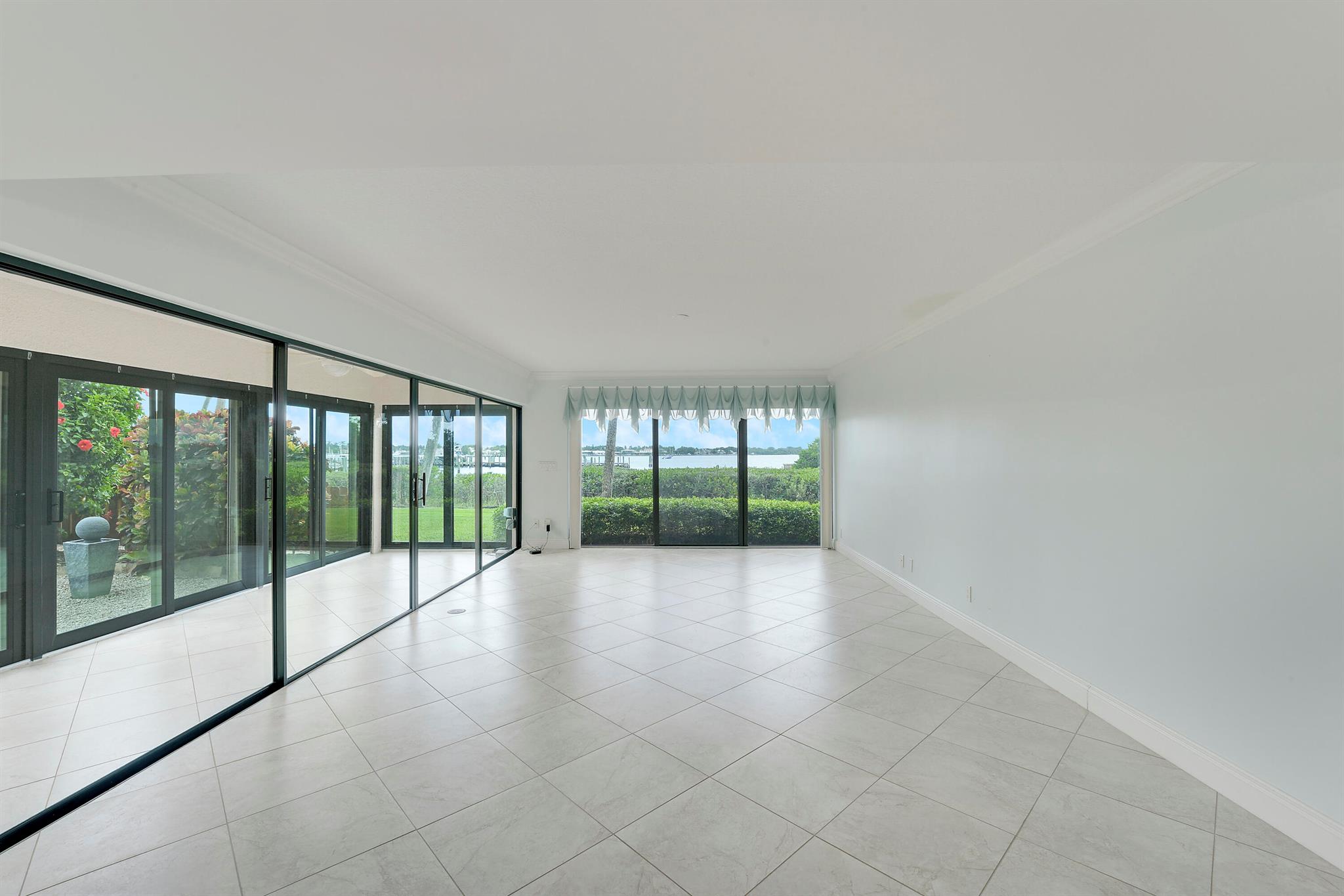 TWELVE OAKS CONDO - Residential