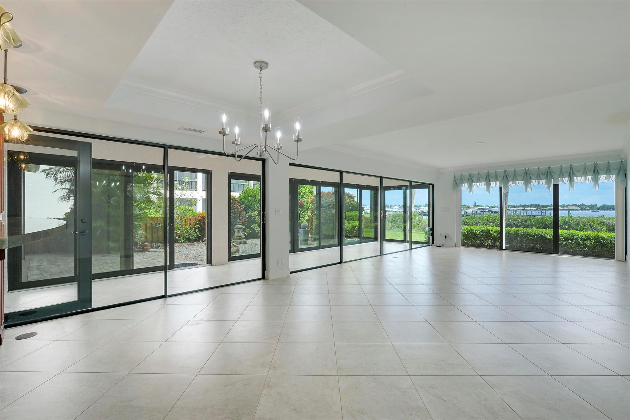 TWELVE OAKS CONDO - Residential