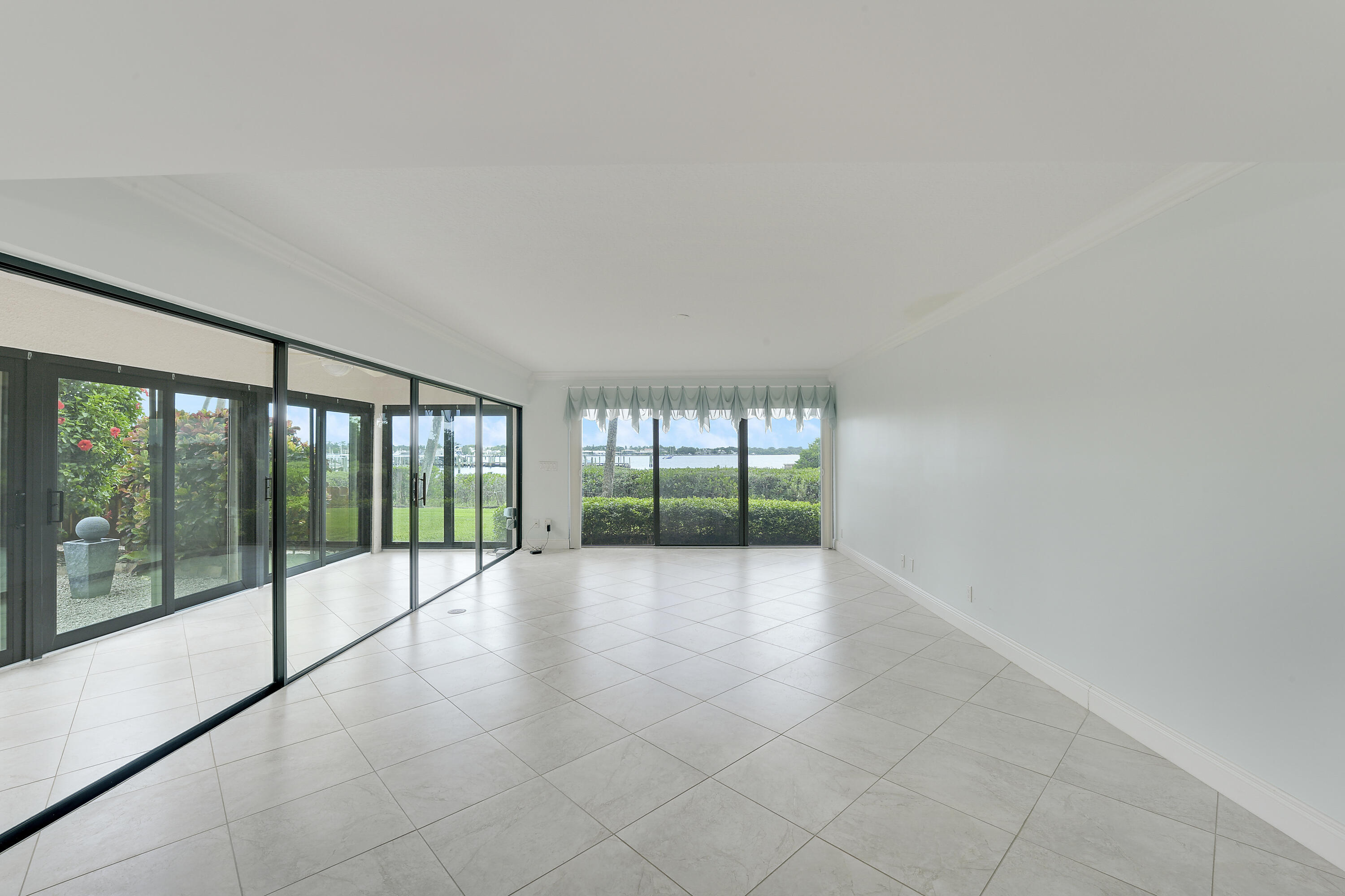 TWELVE OAKS CONDO - Residential