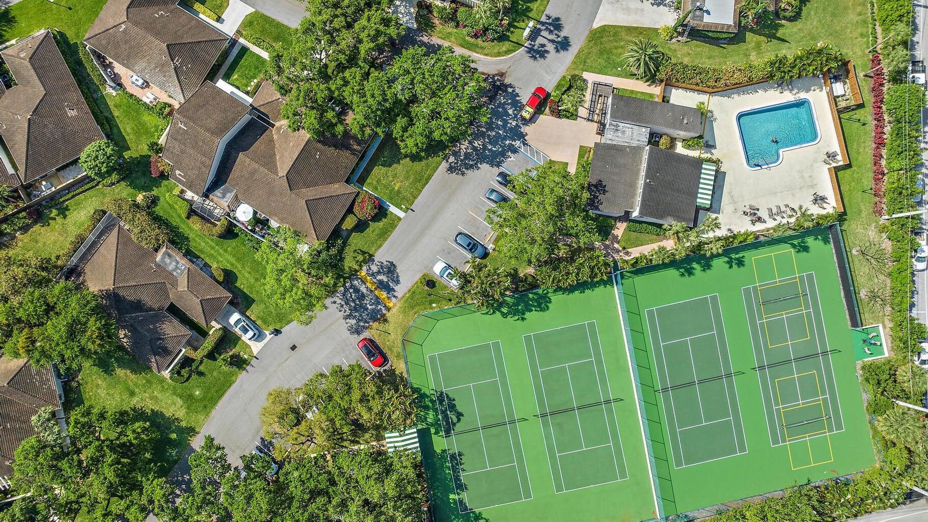 TWELVE OAKS CONDO - Residential