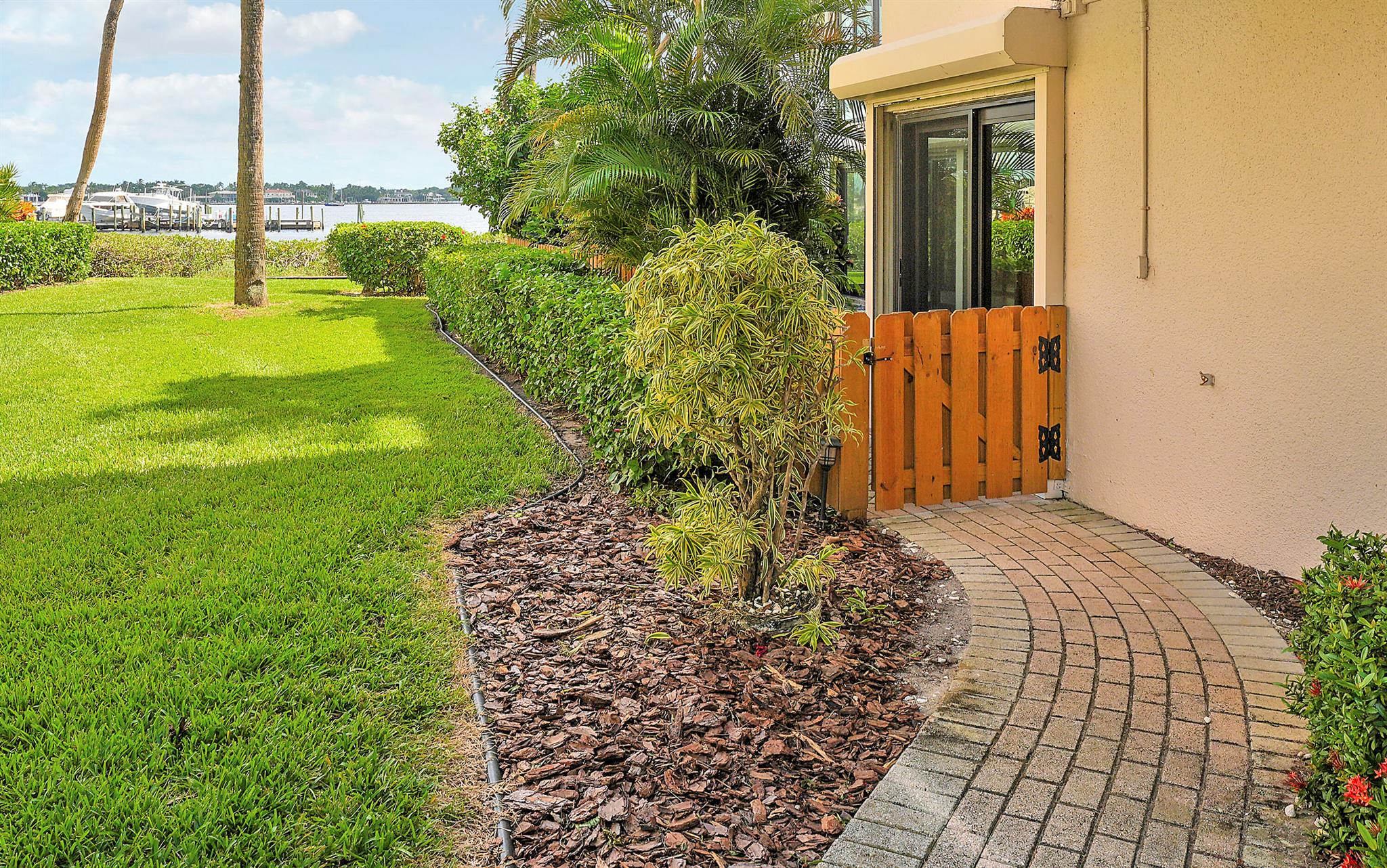 TWELVE OAKS CONDO - Residential
