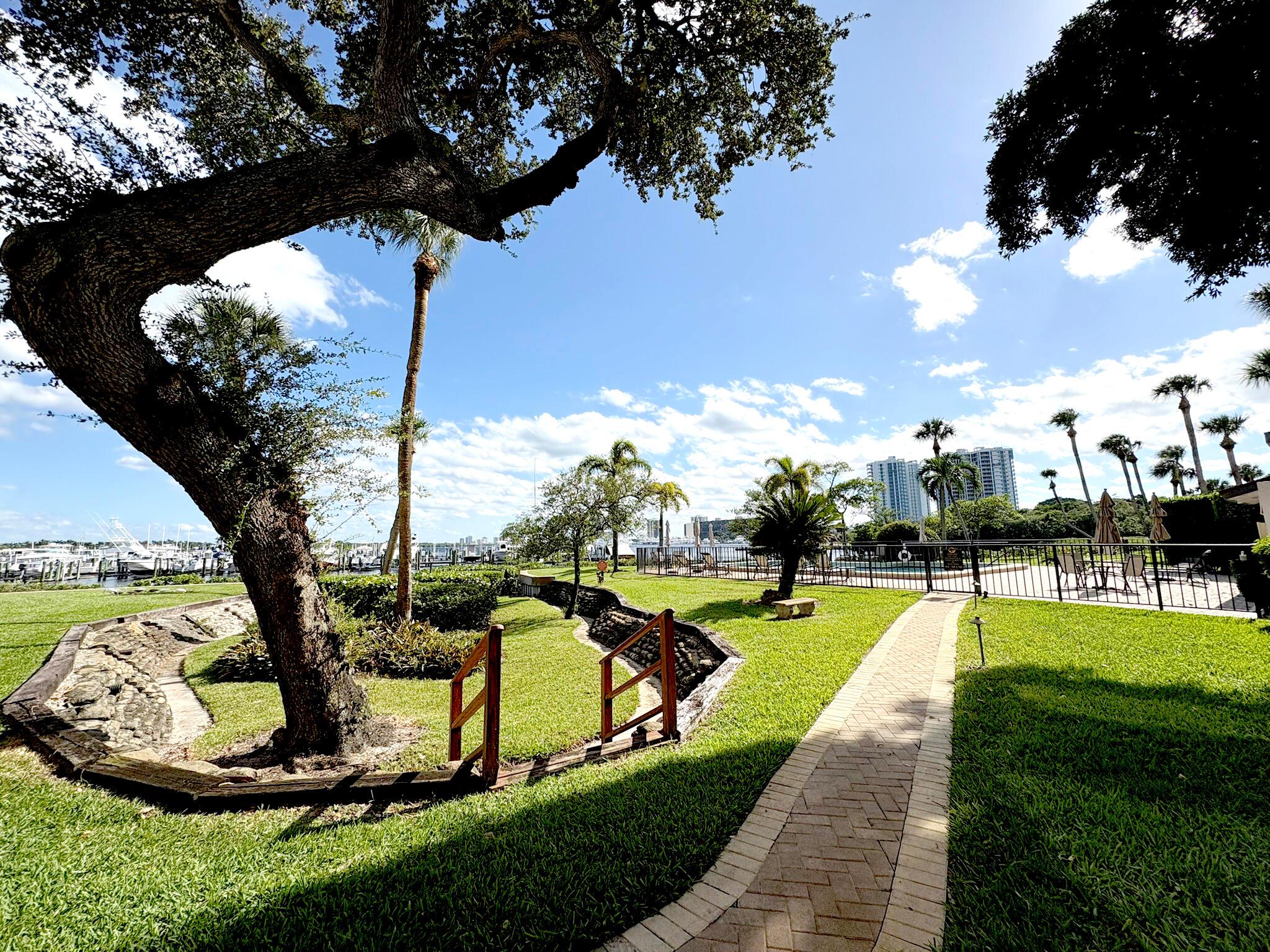 TWELVE OAKS CONDO - Residential