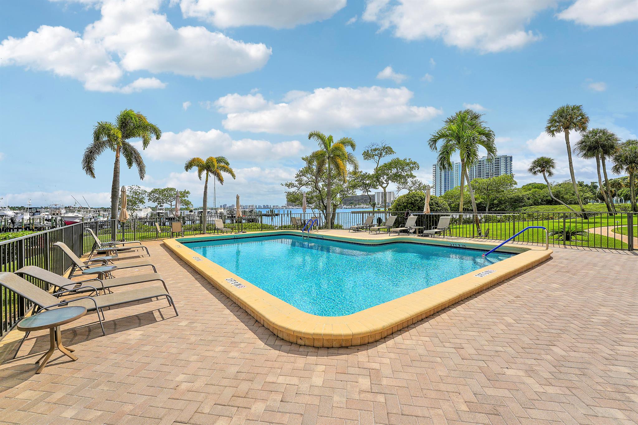 TWELVE OAKS CONDO - Residential