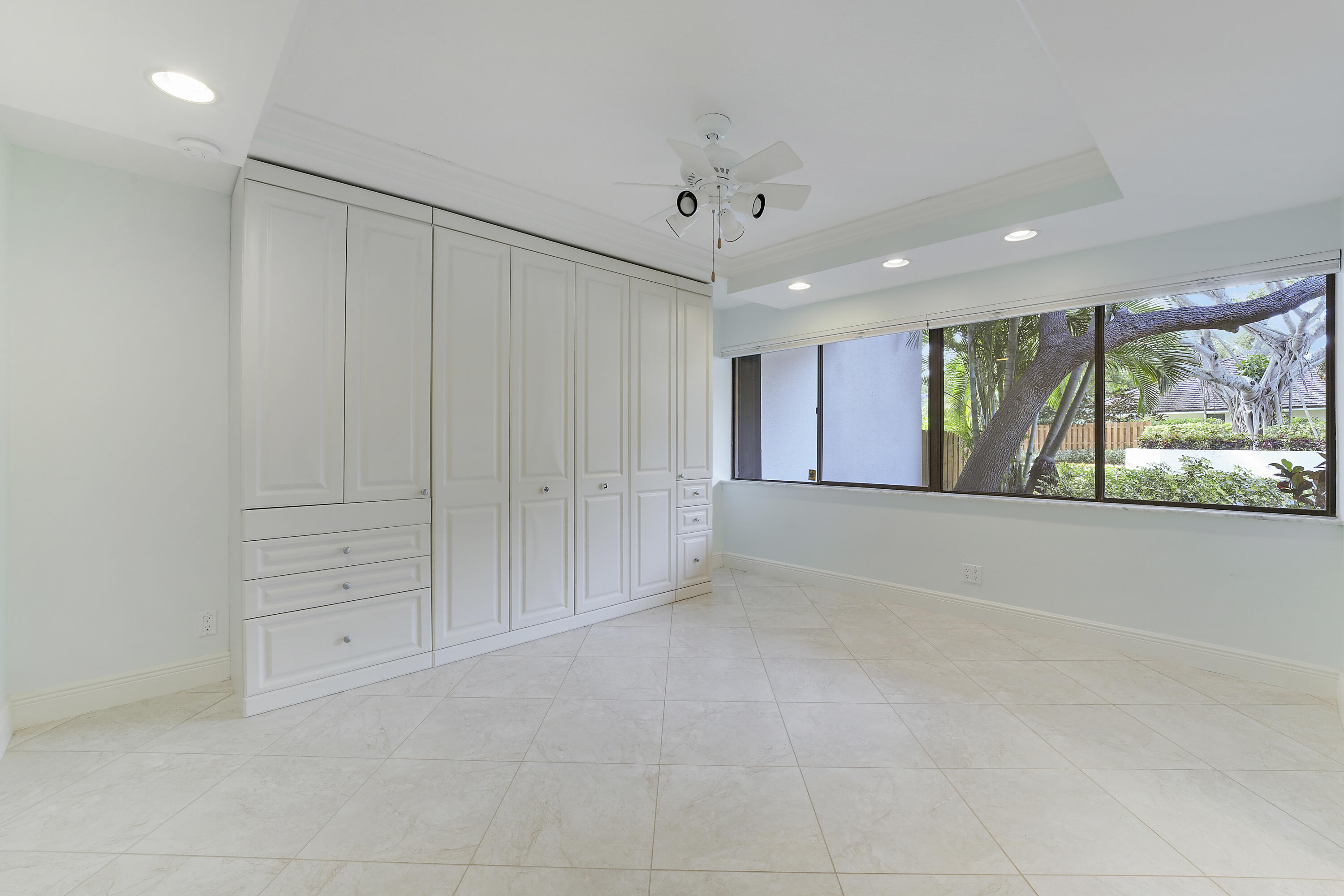 TWELVE OAKS CONDO - Residential