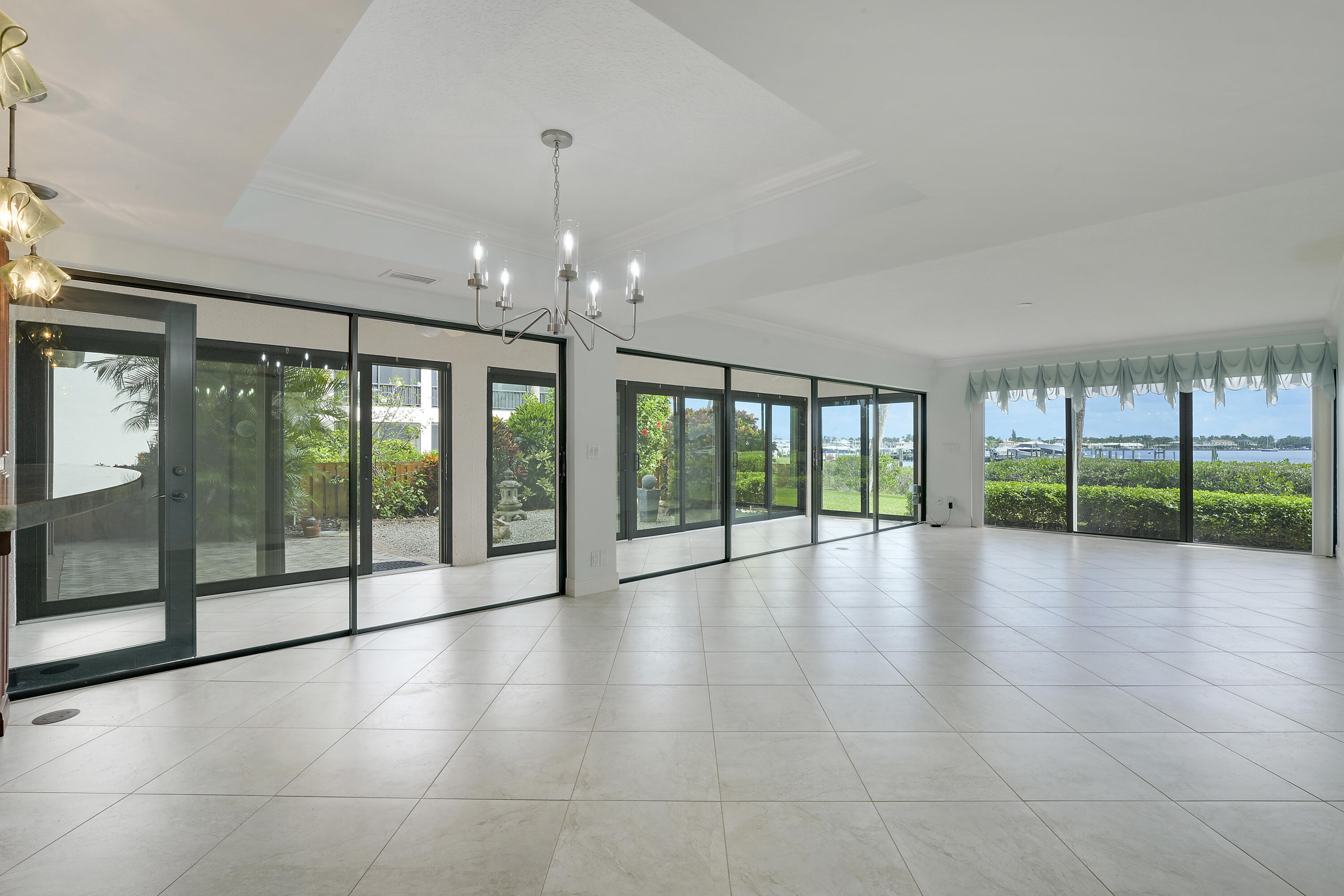 TWELVE OAKS CONDO - Residential