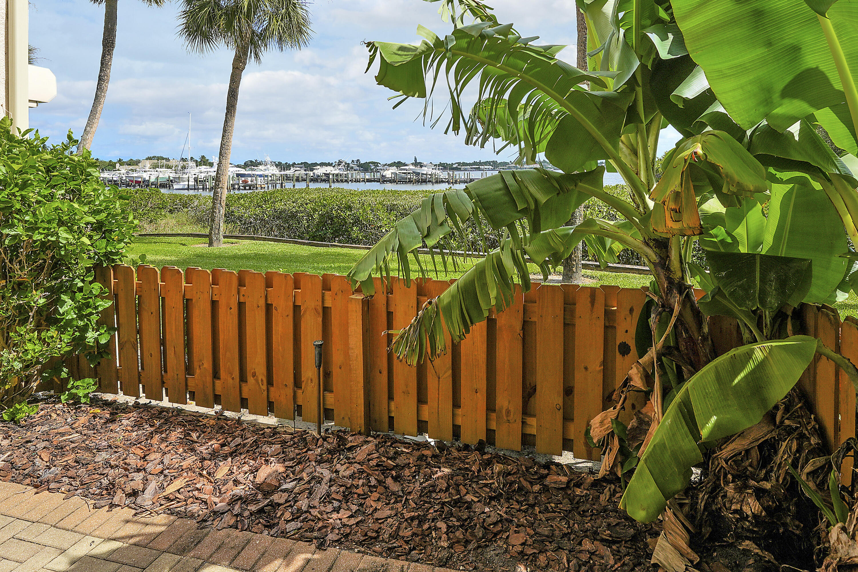 TWELVE OAKS CONDO - Residential