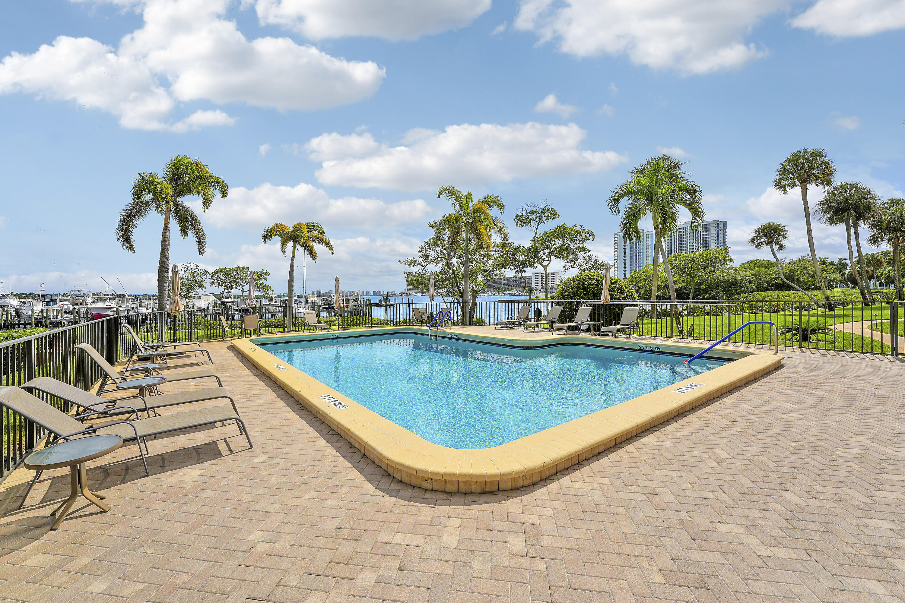 TWELVE OAKS CONDO - Residential